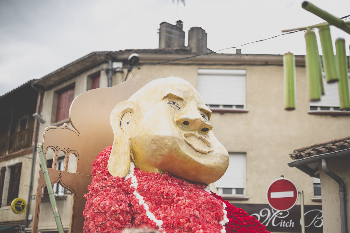 Fête des fleurs Cazères 2016 - statue de bouddha sur char de défilé - Photographe évènementiel