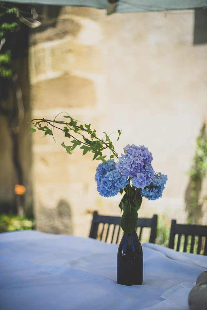Wedding Photography French château - ivy and hydrangea bouquet - Wedding Photographer
