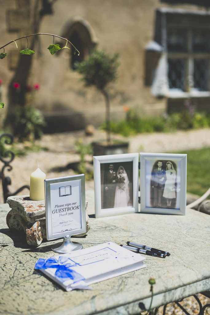 Reportage mariage château Hautes-Pyrénées - livre d'invités - Photographe mariage