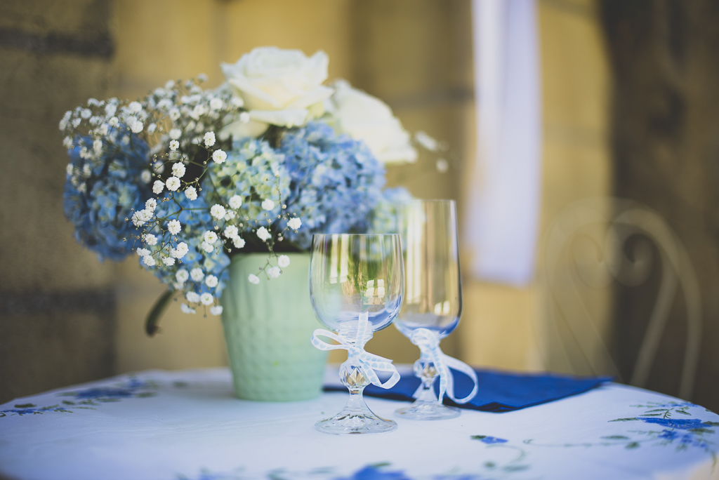 Reportage mariage château Hautes-Pyrénées - verres pour cérémonie - Photographe mariage