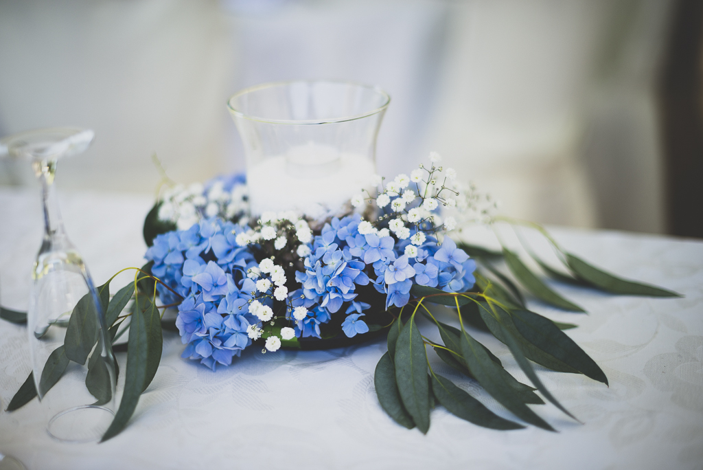 Wedding Photography French château - flowers on table - Wedding Photographer
