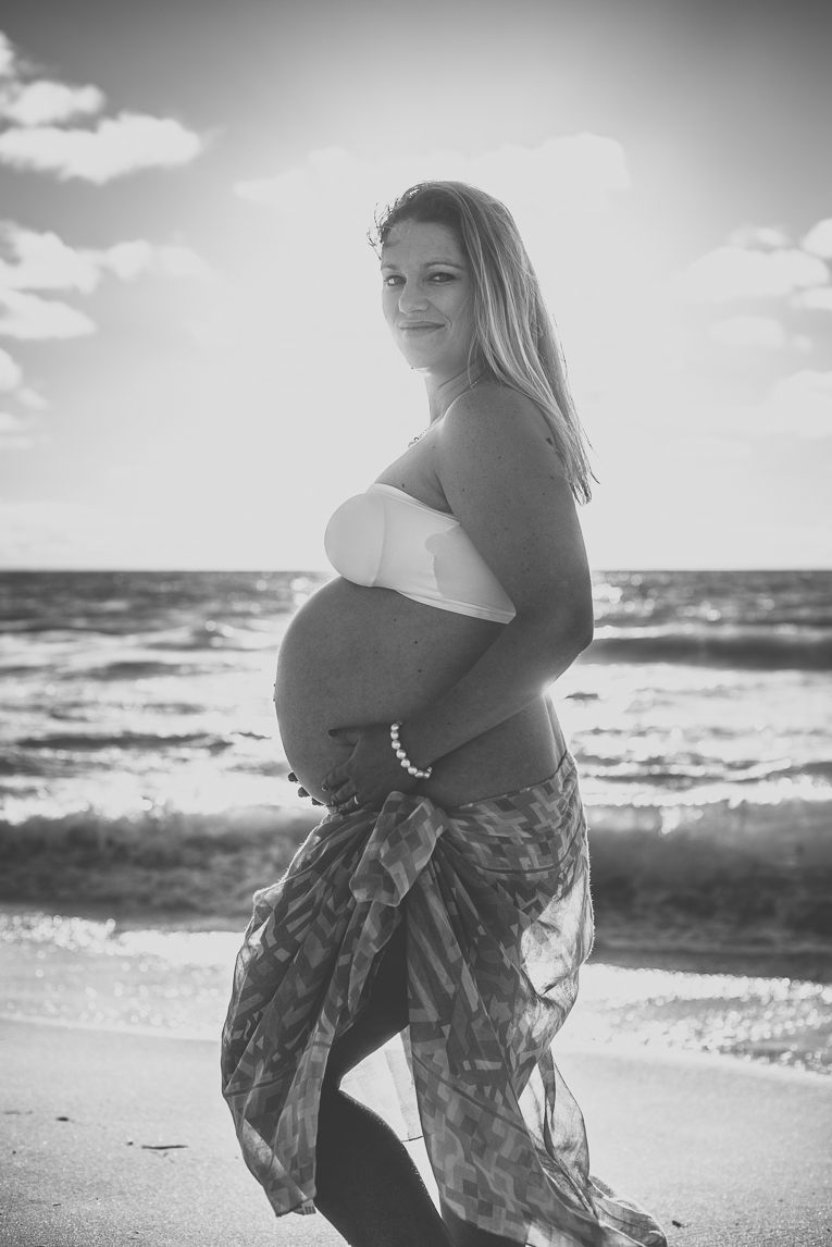 rozimages - photographie de grossesse - femme enceinte à la plage - City Beach, Perth, Australie