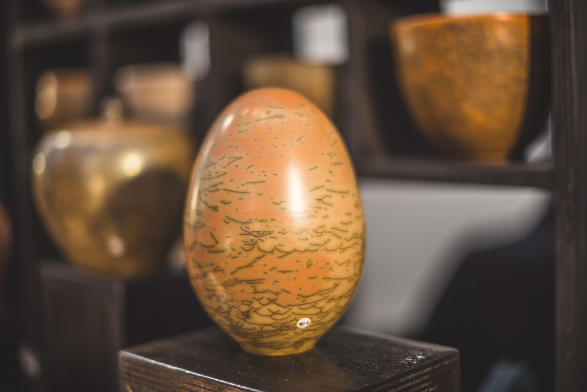 rozimages - Event photography - Salon des Arts et du Feu 2015 - egg-shaped pottery on display - Martres-Tolosane, France