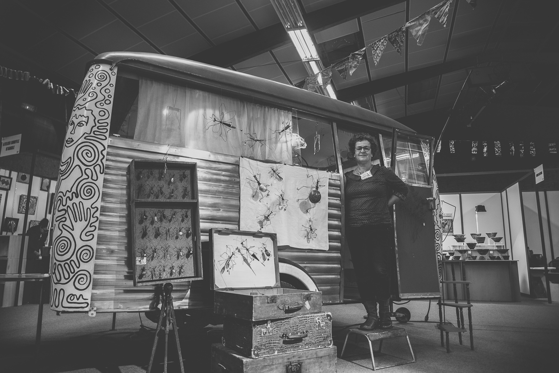 rozimages - Event photography - Salon des Arts et du Feu 2015 - caravan with artist at the door - Martres-Tolosane, France