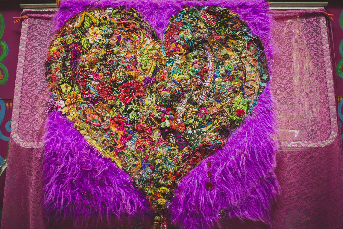 rozimages - Event photography - Salon des Arts et du Feu 2015 - coloured embroidery in the shape of a heart - Martres-Tolosane, France