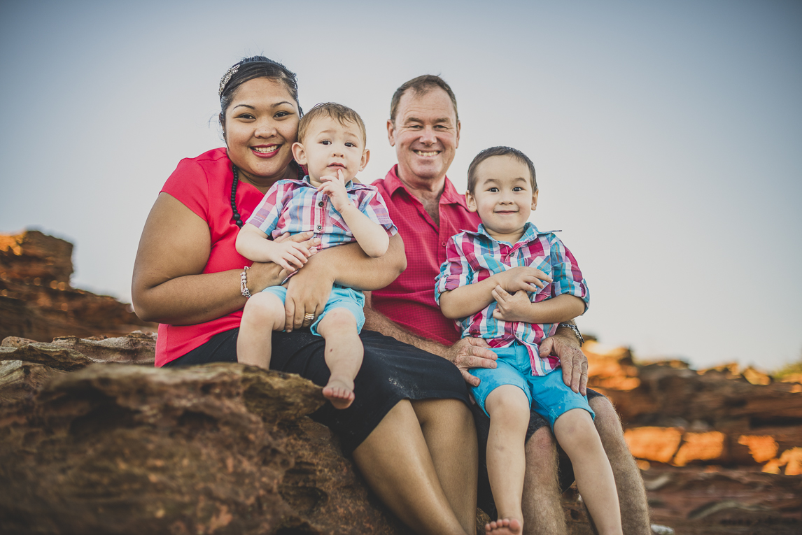 rozimages - photographie de famille - session à la plage - portrait de famille- Reddell Beach, Broome, Australie