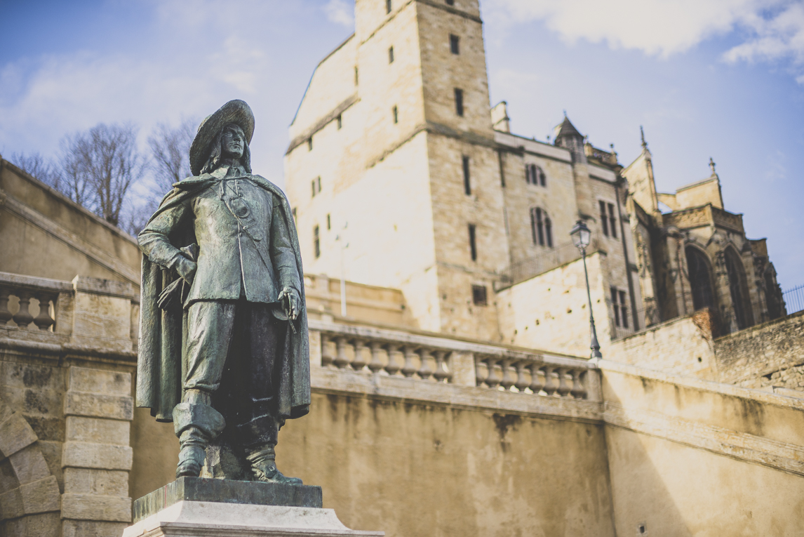 Photo of the French town of Auch - statue of d'Artagnan - Auch Photographer