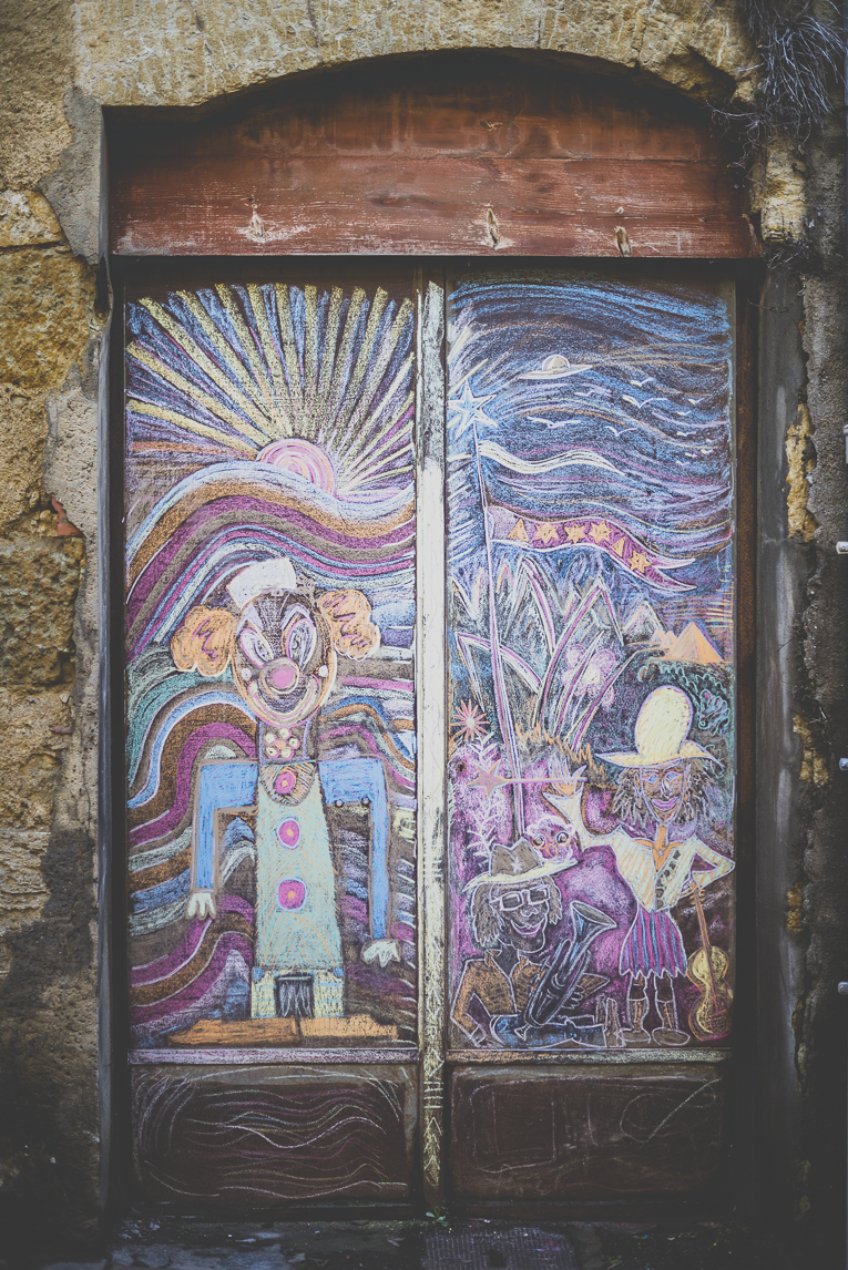 Photo of the French town of Auch - painted door - Auch Photographer