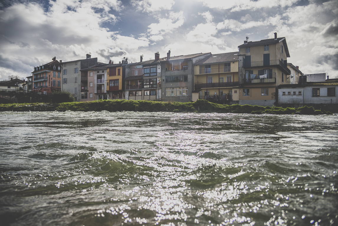 Photo de la ville de Saint-Girons - bâtiments et rivière - Photographe Saint-Girons