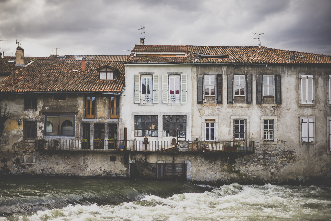 Photo de la ville de of Saint-Girons - bâtiments abandonnés et rivière - Photographe Saint-Girons