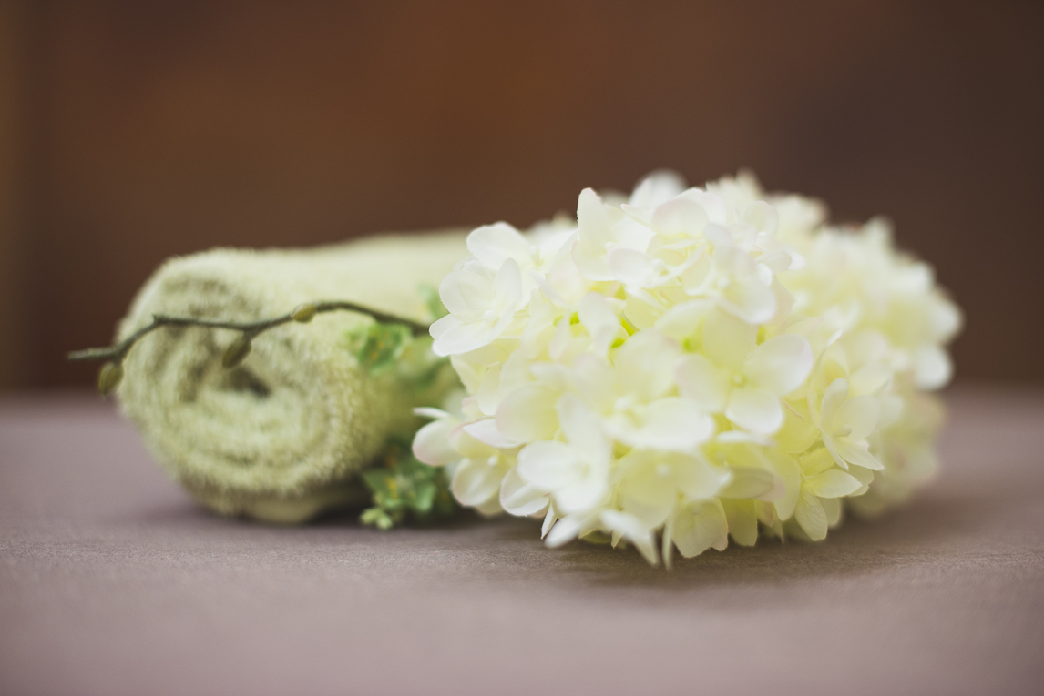 Thai Touch Massage Utopia Broome - serviette roulée et fleurs - Photographe pour entreprise