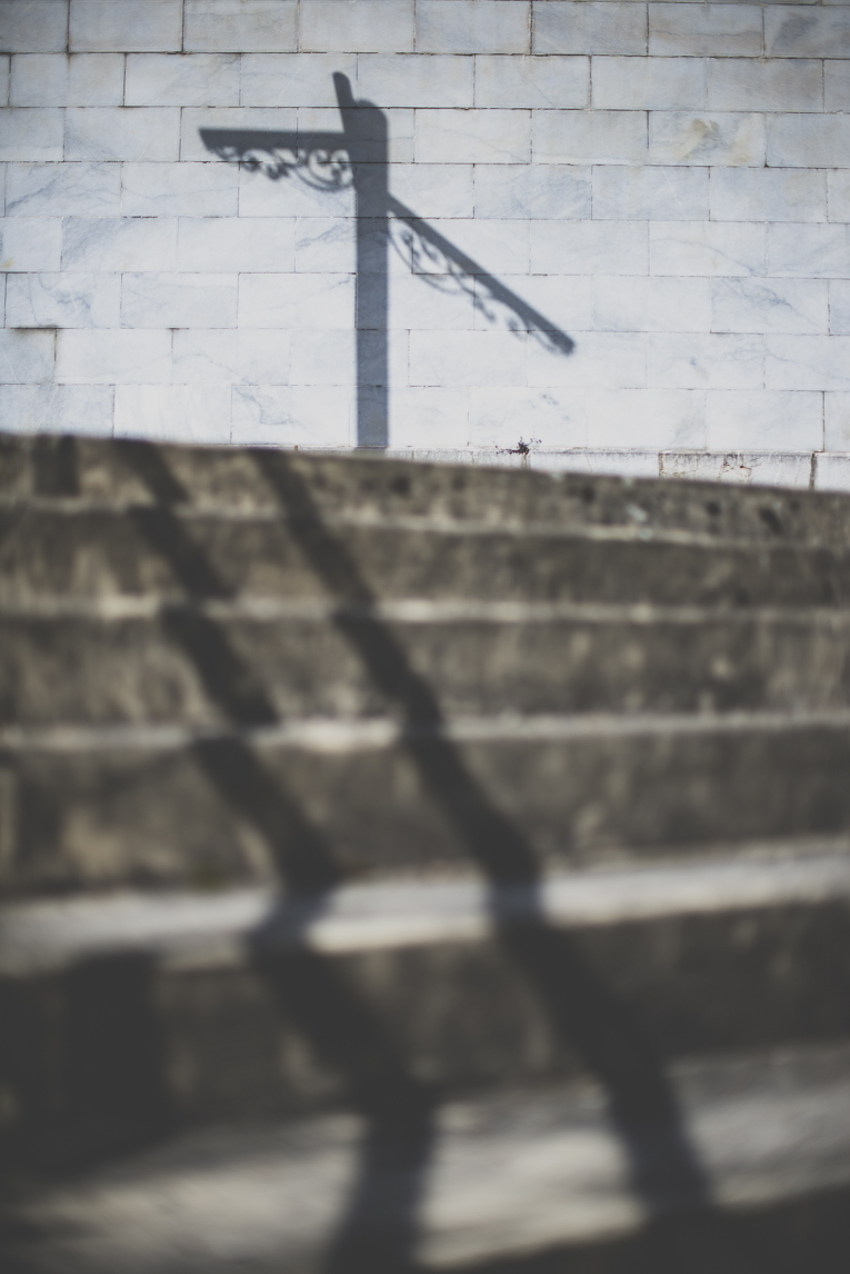 Photo de la ville de Saint-Gaudens - escaliers et ombres - Photographe Saint-Gaudens