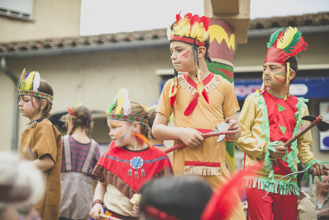 Fête des fleurs Cazères 2016 - enfants jouant sur char de défilé - Photographe évènementiel