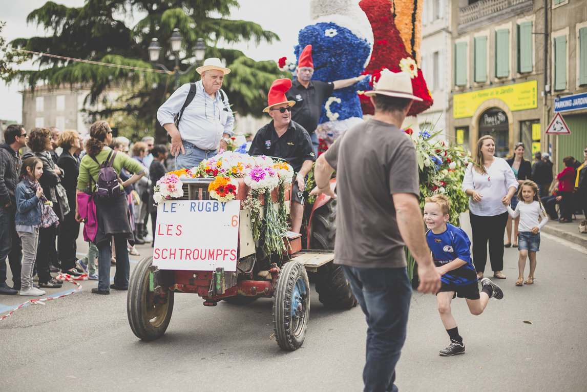 Fête des fleurs Cazères 2016 - défilé sur le thème des Schtroumpfs - Photographe évènementiel
