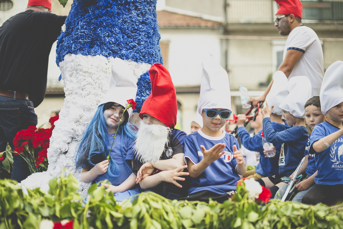 Fête des fleurs Cazères 2016 - children in smurf theme parade - Event Photographer