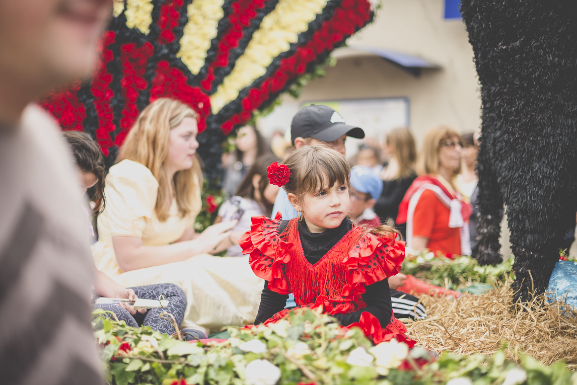 Fête des fleurs Cazères 2016 - enfant sur char de défilé - Photographe évènementiel