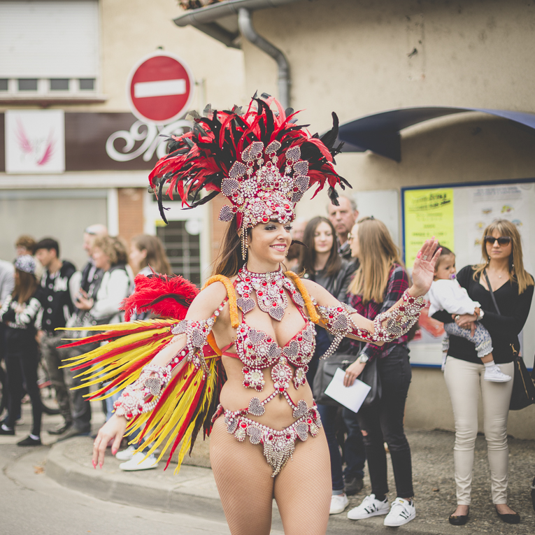 Fête des fleurs Cazères 2016 - danceuse de défilé - Photographe évènementiel