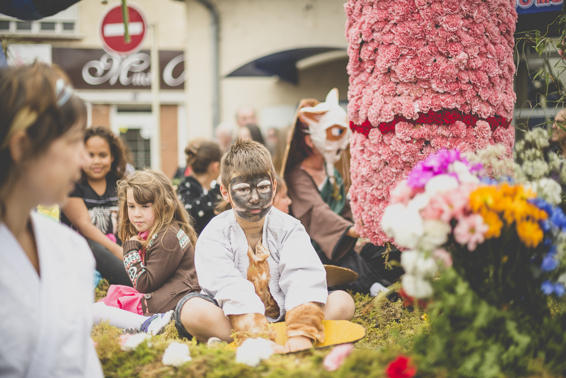 Fête des fleurs Cazères 2016 - enfants sur char décoré - Photographe évènementiel