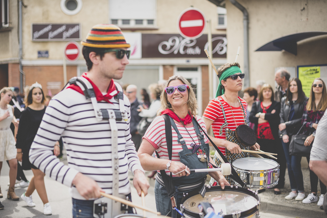 Fête des fleurs Cazères 2016 - drum players marching in parade - Event Photographer