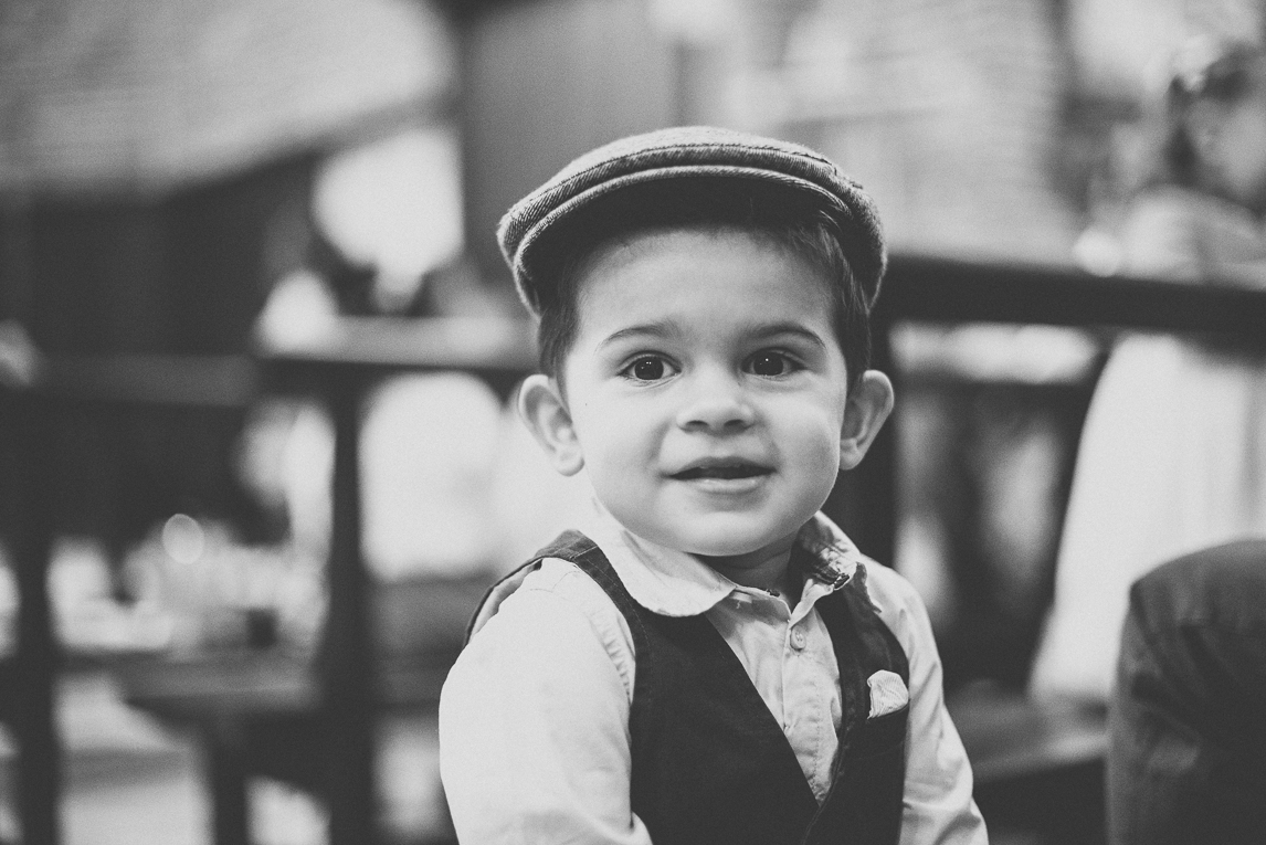 Baptême à Mondavezan - Portrait d'un petit garçon - Photographe de famille