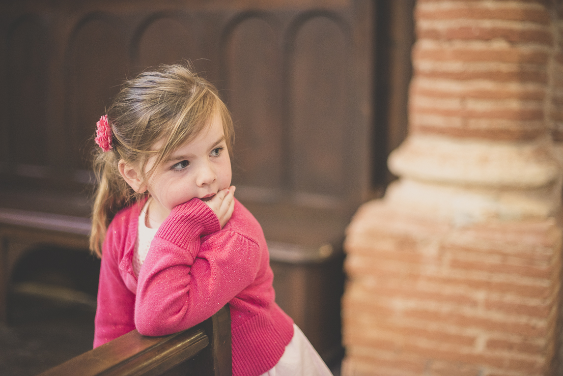 Baptême à Mondavezan - Portrait d'une petite fille - Photographe de famille