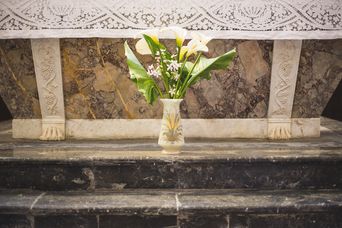 Baptême à Mondavezan - Bouquet de fleurs arum - Photographe de famille