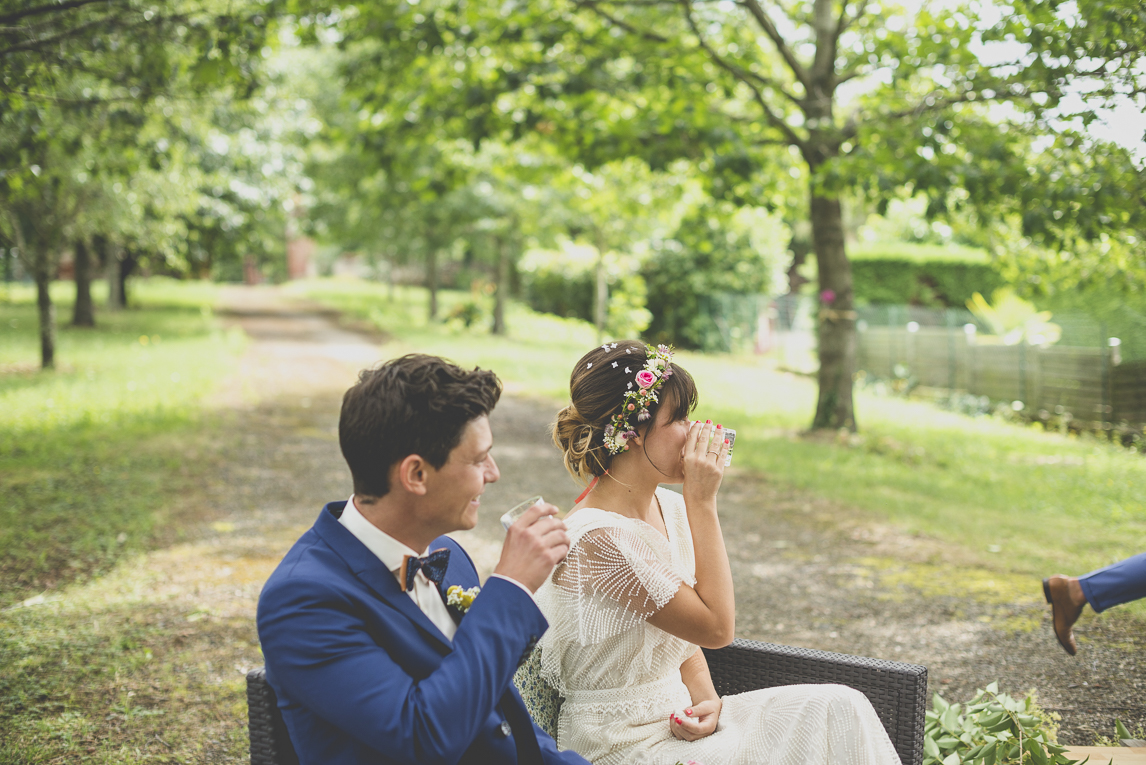 Reportage mariage Toulouse - mariés pendant cérémonie laïque - Photographe mariage