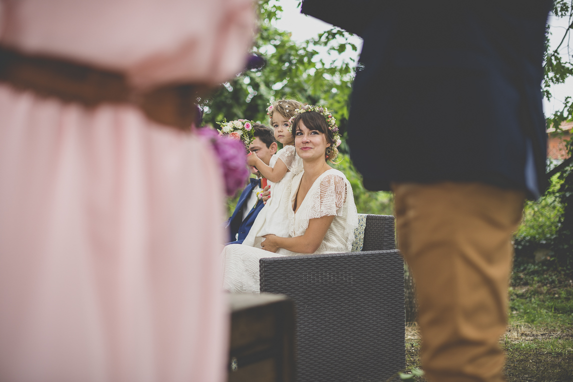 Reportage mariage Toulouse - mariés pendant cérémonie laïque - Photographe mariage