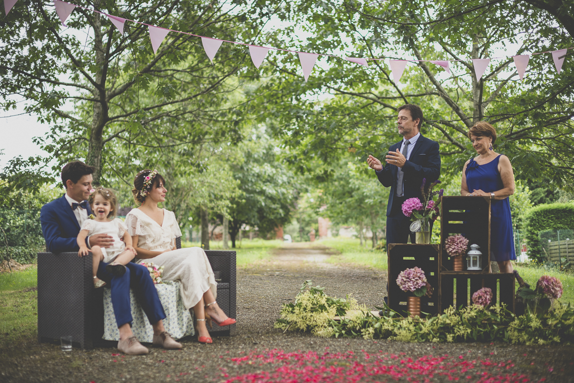 Reportage mariage Toulouse - discours pendant cérémonie laïque - Photographe mariage