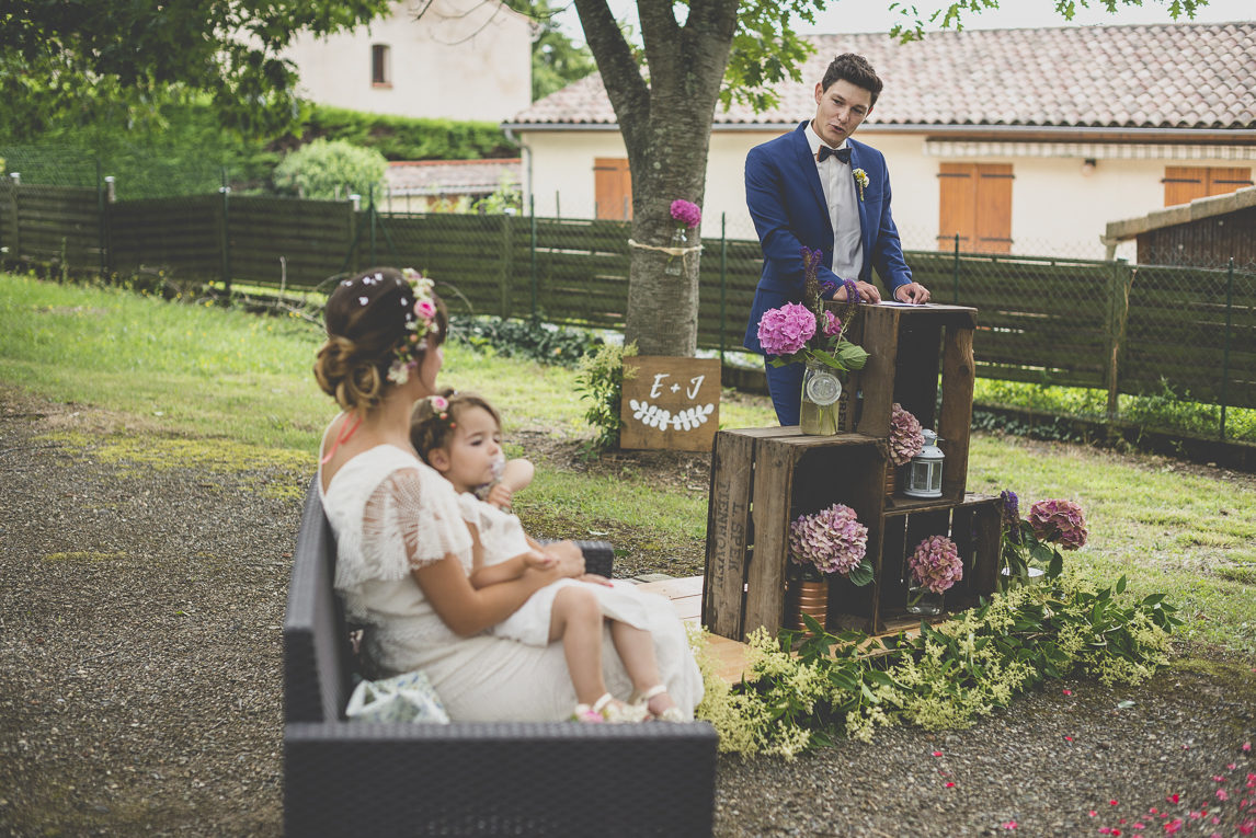 Reportage mariage Toulouse - discours du marié pendant cérémonie laïque - Photographe mariage