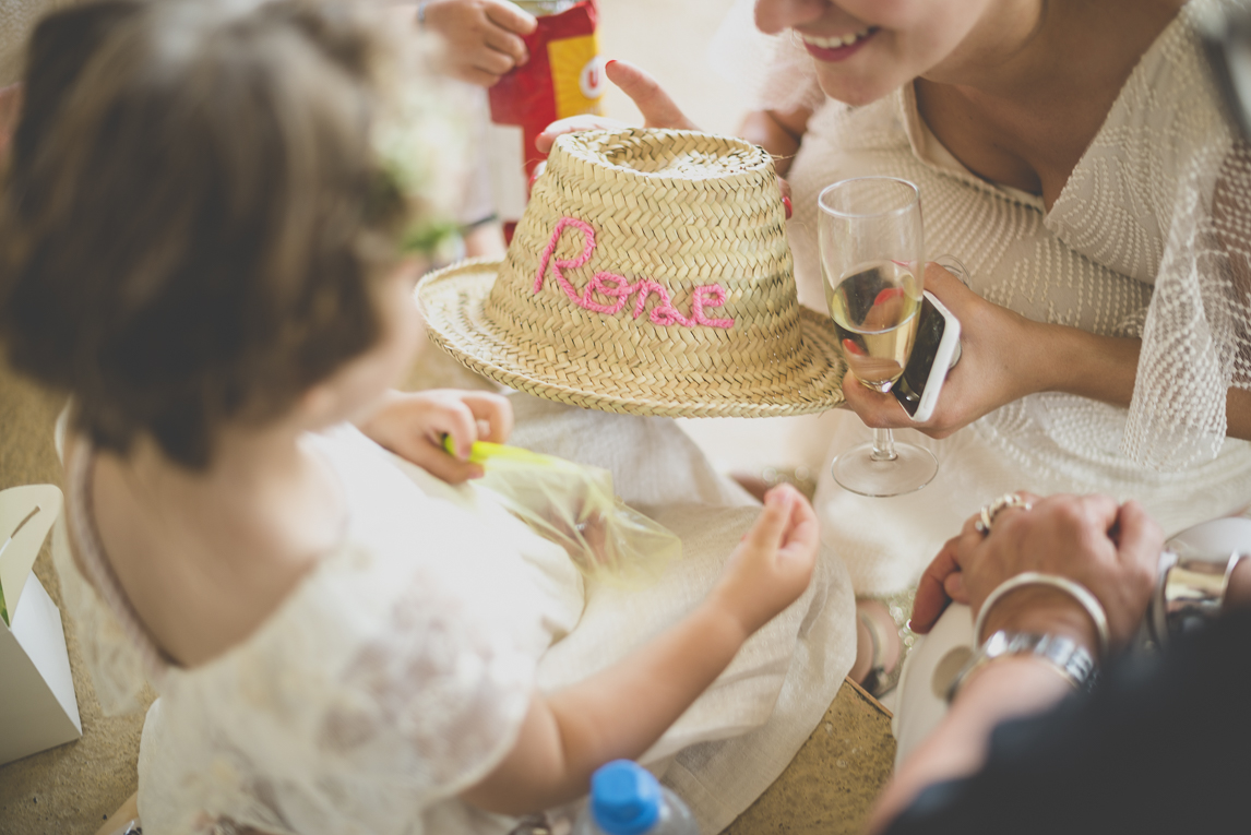Wedding Photography Toulouse - child with straw hat - Wedding Photographer