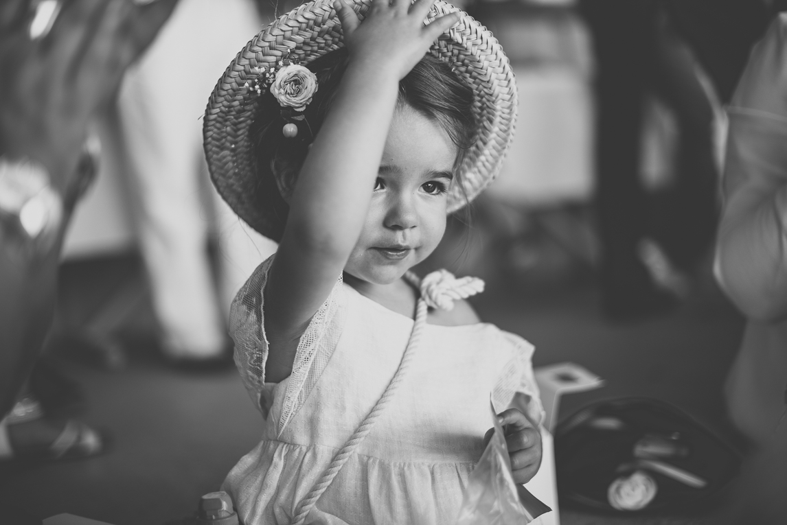Reportage mariage Toulouse - enfant avec chapeau - Photographe mariage