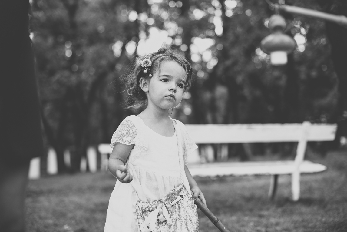 Reportage mariage Toulouse - enfants jouent à la pêche aux canards - Photographe mariage