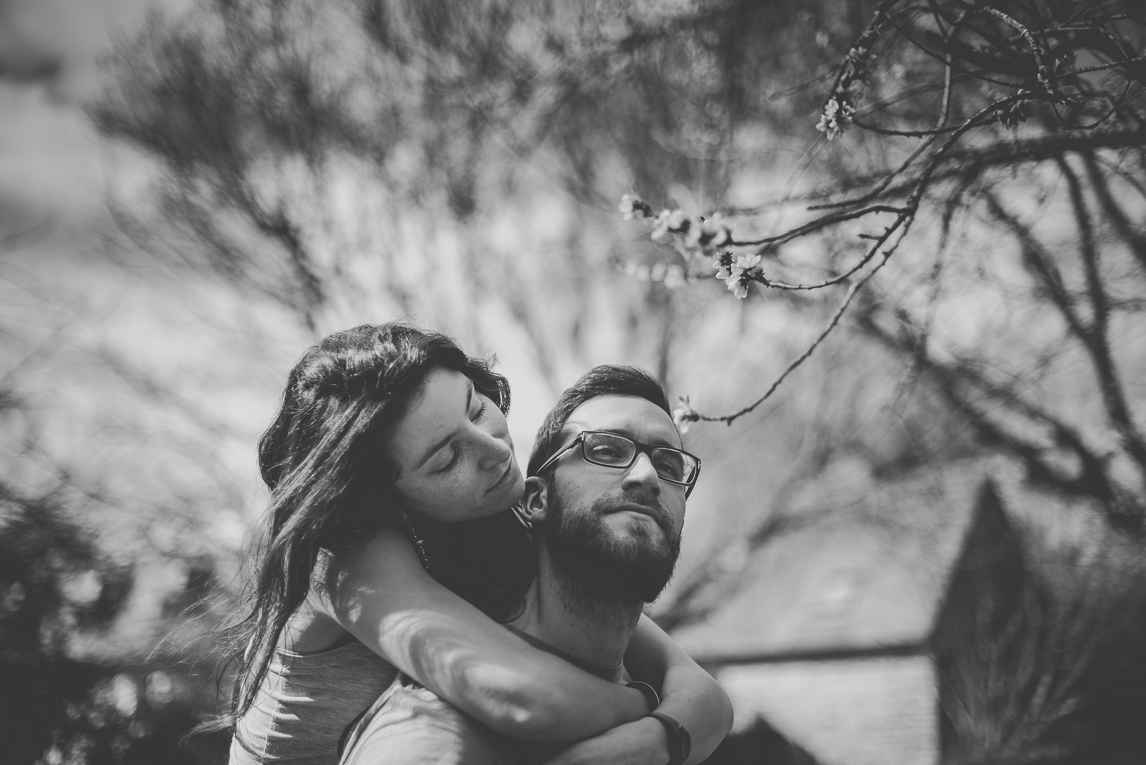 Couple session in Brittany - woman got a piggyback ride from her man - Couple Photographer