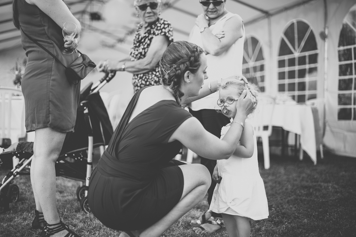 Reportage mariage Sud-Toulousain - invités au vin d'honneur - Photographe mariage