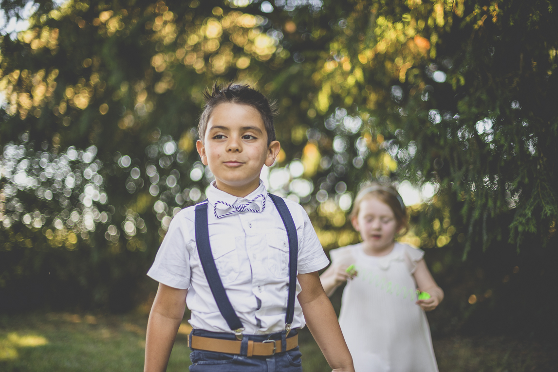 Reportage mariage Sud-Toulousain - enfants jouent - Photographe mariage