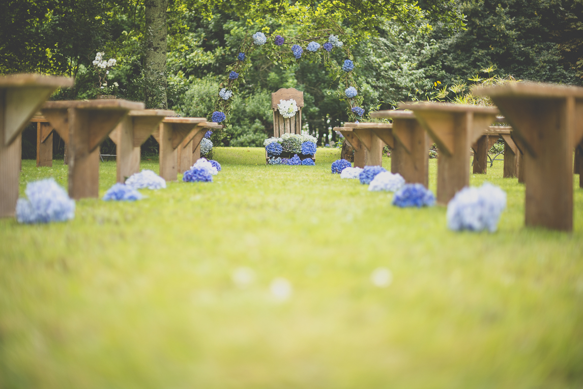 Reportage mariage Bretagne - Décoration pour cérémonie laïque - Photographe mariage