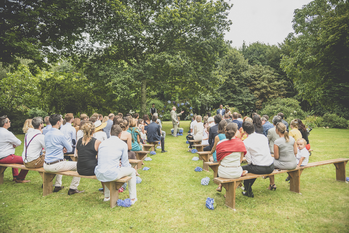 Reportage mariage Bretagne - cérémonie en extérieur - Photographe mariage