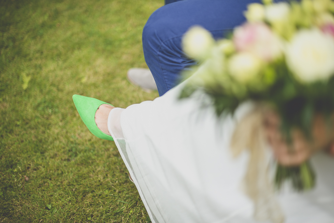 Wedding Photography Brittany - green shoe of the bride - Wedding Photographer