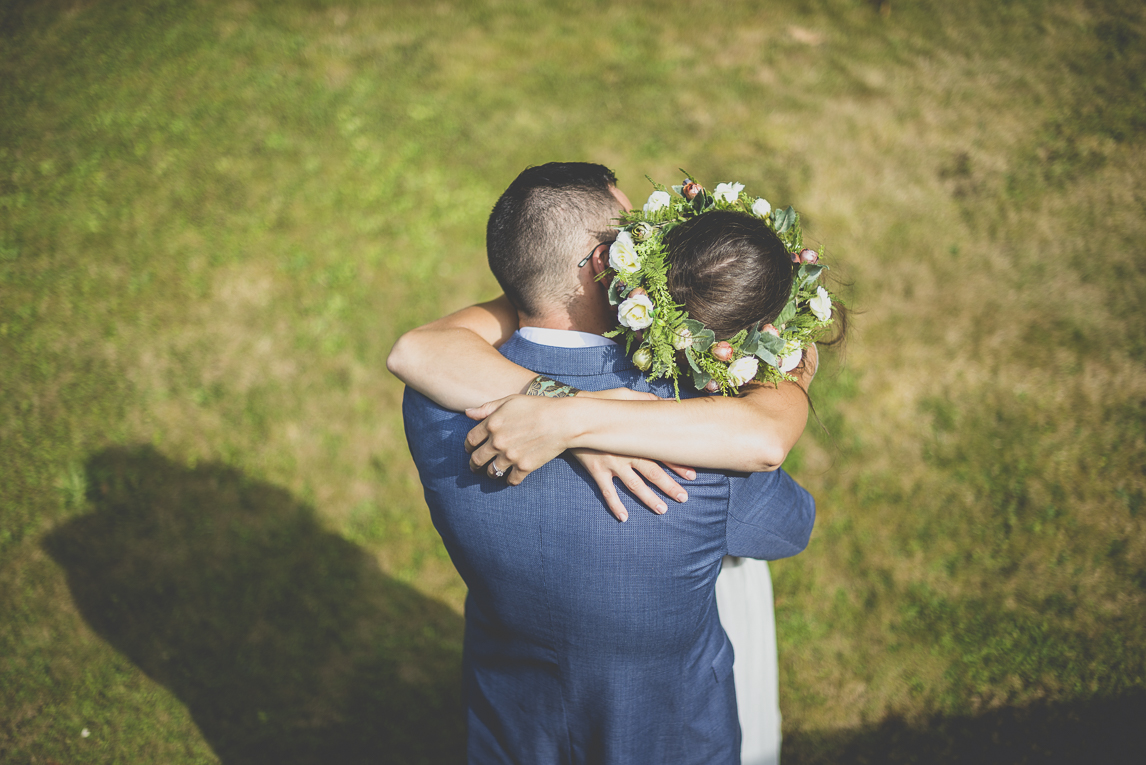 Reportage mariage Bretagne - Calin des mariés - Photographe mariage