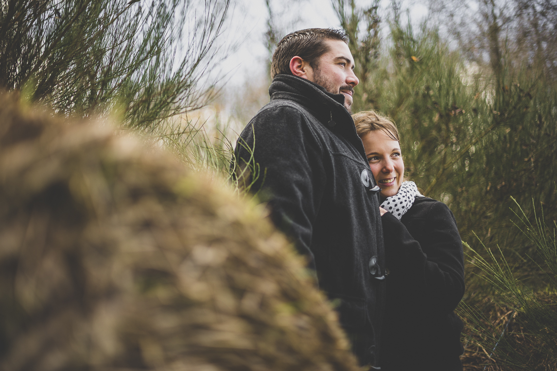 Couple session in the countryside - man and woman look away - Couple Photographer