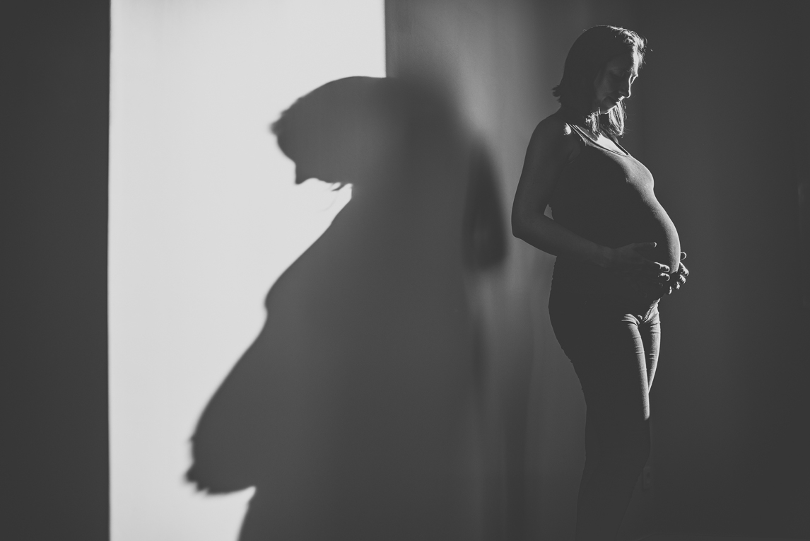 Pregnancy photo-shoot - shadow of pregnant woman - Pregnancy Photographer