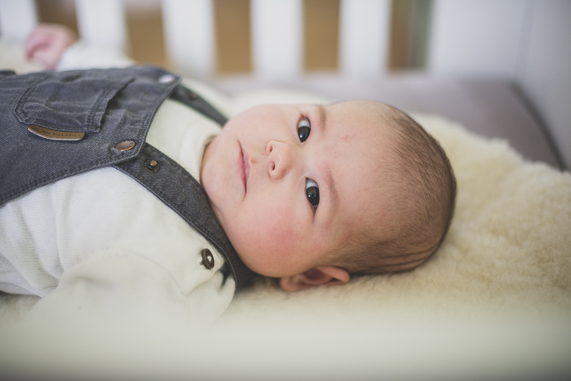 Baby photo session at home - portrait of baby - Baby Photographer