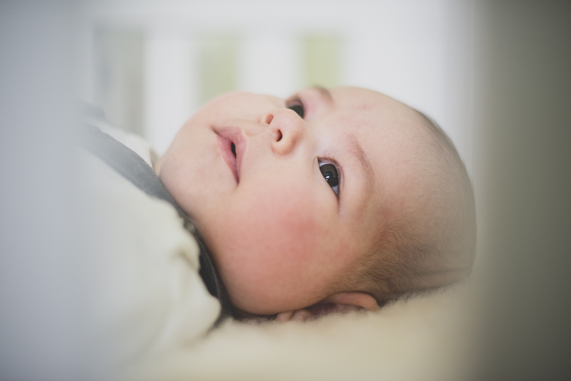 Séance bébé à domicile - portrait de bébé - Photographe bébé