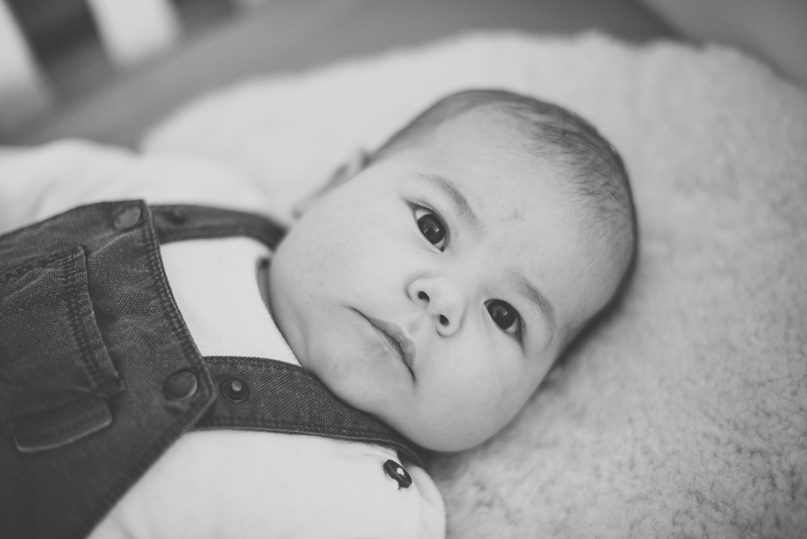 Baby photo session at home - portrait of baby - Baby Photographer