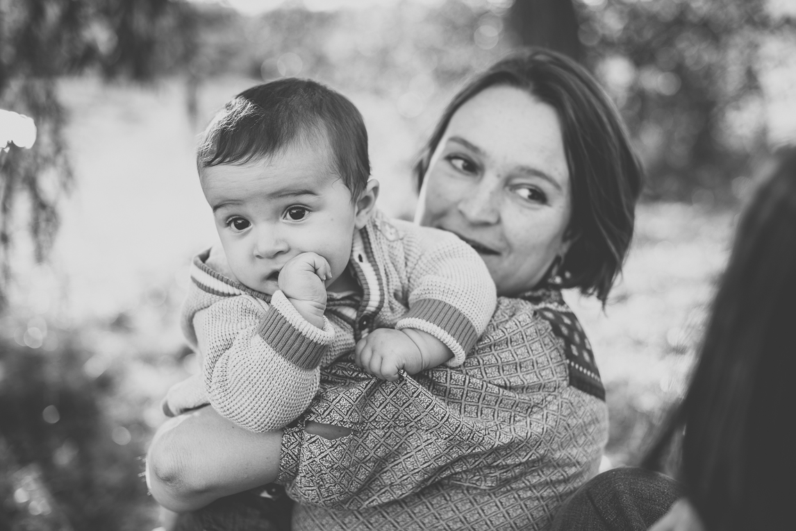 Séance photo en famille Ariège - portrait maman et bébé - Photographe famille