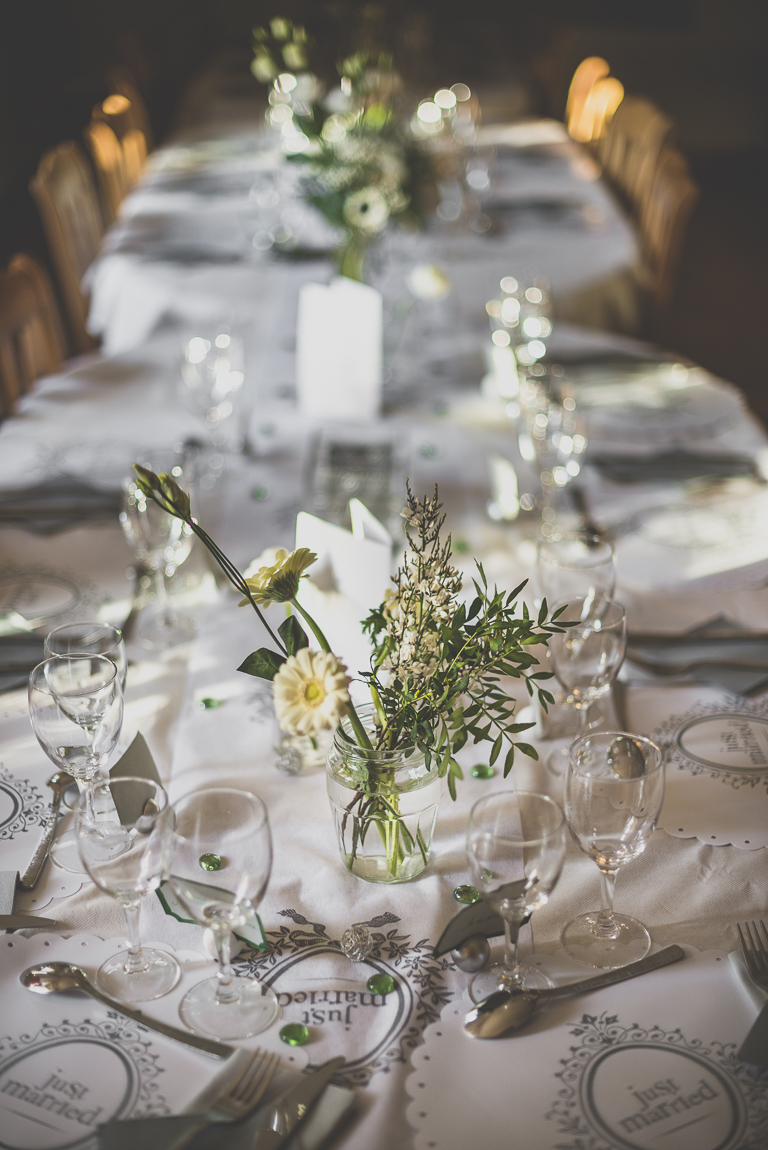 Reportage mariage hiver - longue table décorée - Photographe mariage