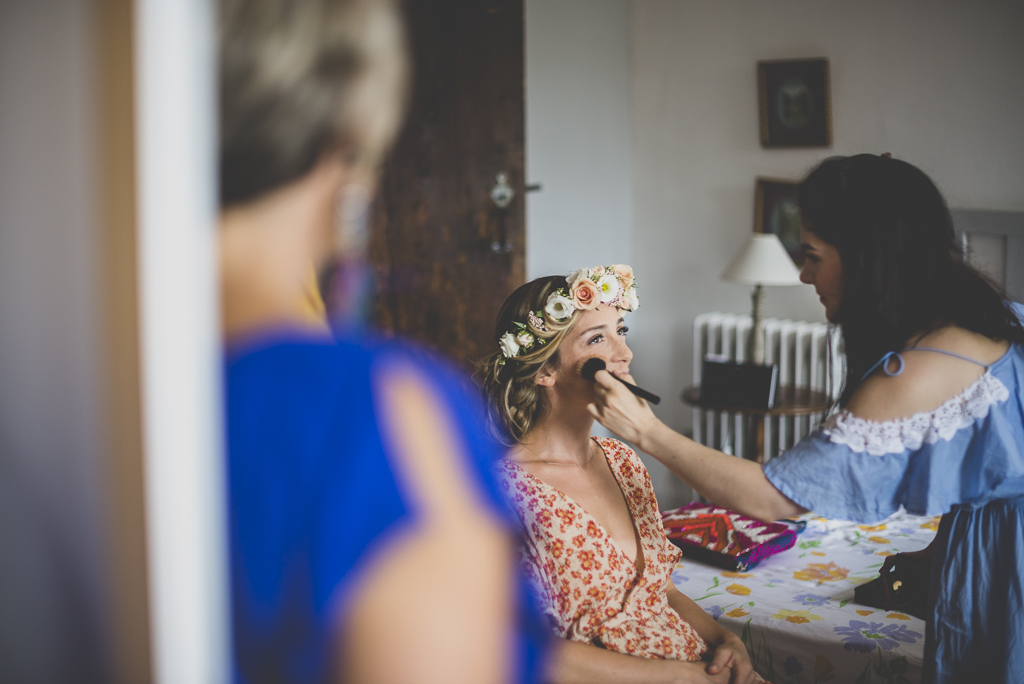 Reportage mariage Toulouse - mariée se fait maquiller - Photographe mariage