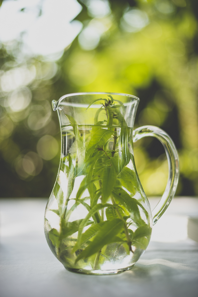 Reportage mariage Toulouse - carafe de verveine - Photographe mariage