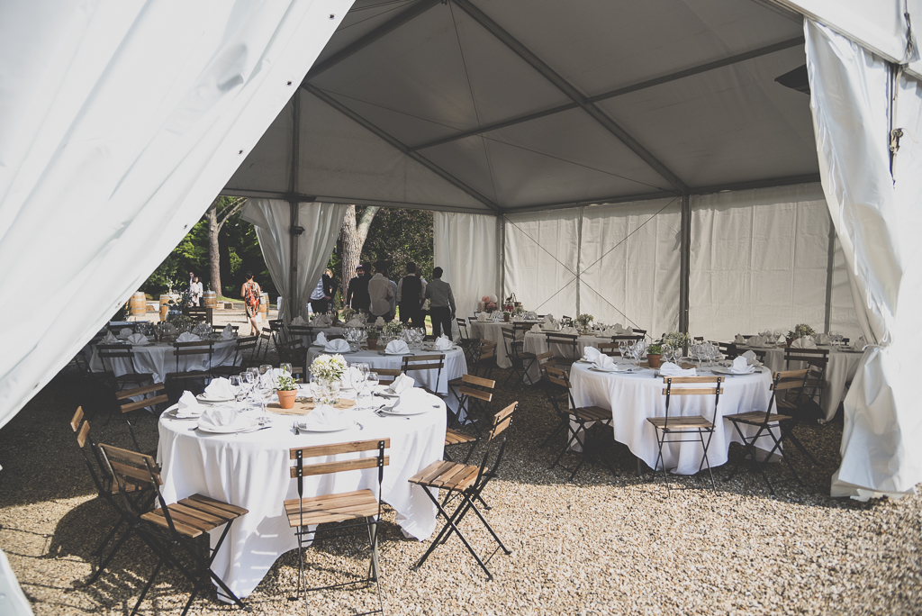 Reportage mariage Toulouse - tables joliment dressées pour le diner - Photographe mariage